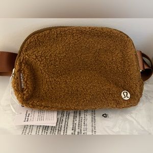 Lululemon Everywhere Belt Bag Teddy Brown